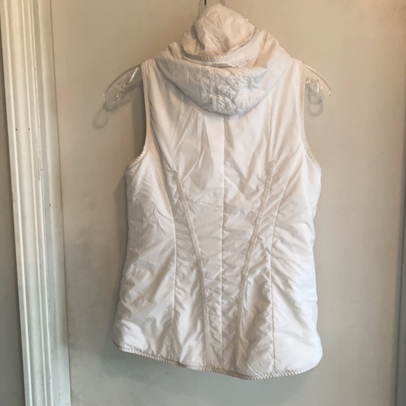 Lululemon Glacier Vest White Size 6 EUC - Picture 2 of 3